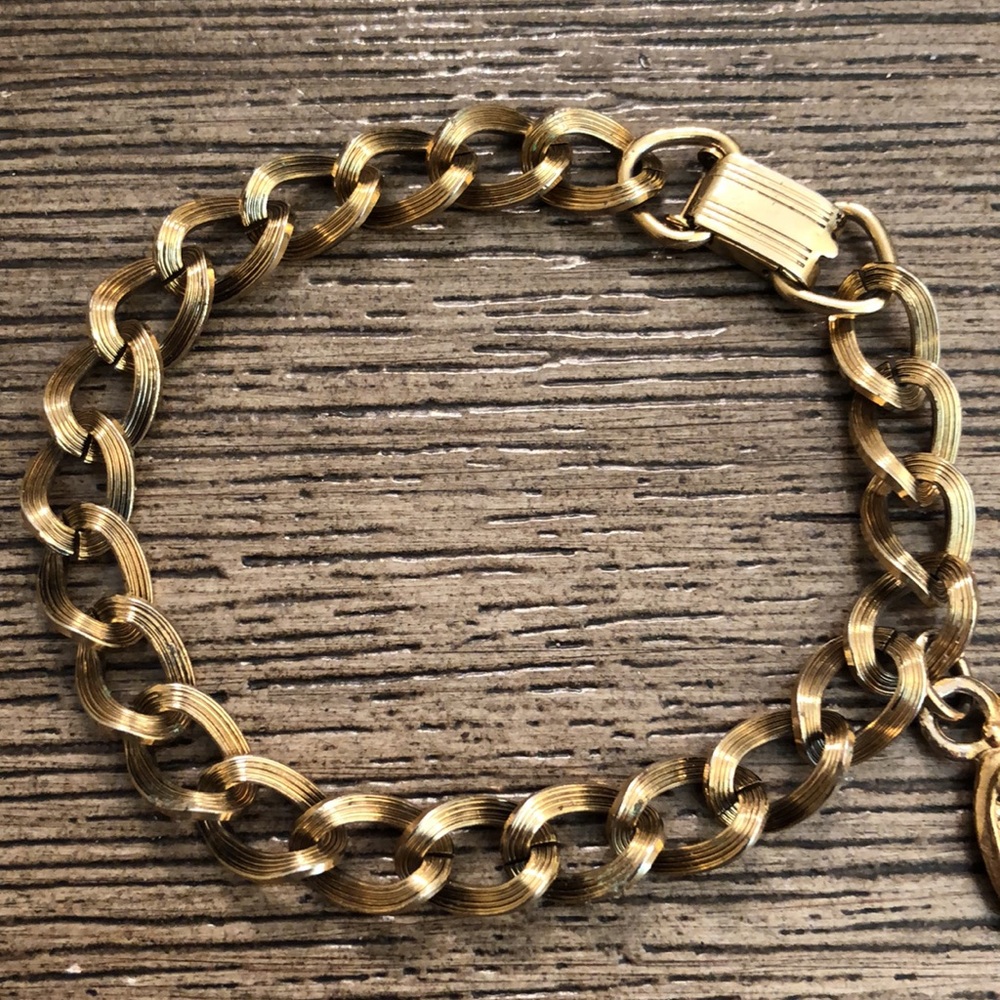 Antique Gold Chain Bracelet w/Faux Stone Cameo - Picture 6 of 16